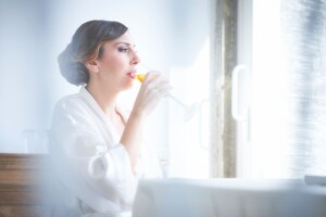 Sorrisi e amore tra Serena e Simone nel giorno più importante