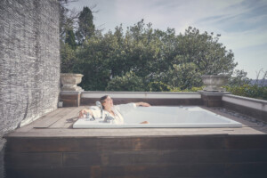 Sorrisi e amore tra Serena e Simone nel giorno più importante