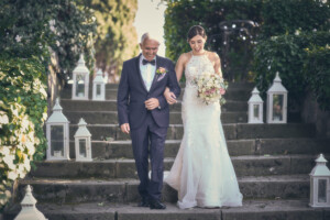 Sorrisi e amore tra Serena e Simone nel giorno più importante