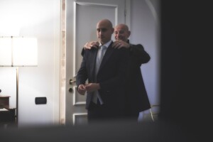 Sorrisi e amore tra Serena e Simone nel giorno più importante